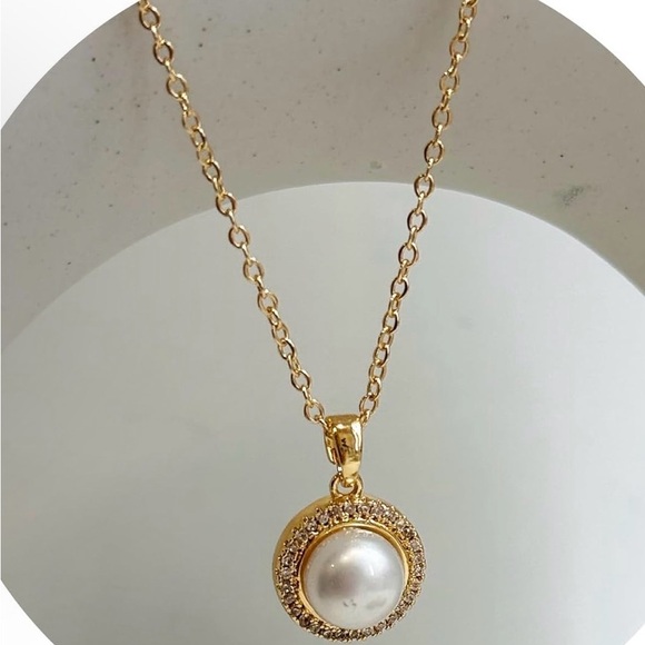 Jewelry - Welwatch Elegant Gold and Pearl Pendant Necklace